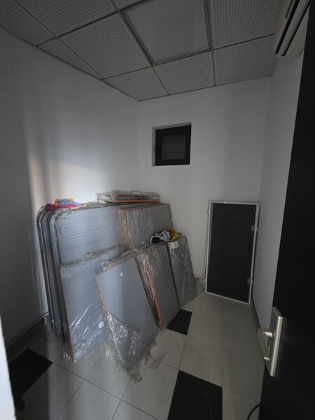 Magheru, 10 minute metrou Piata Romana, in blocul cu cinema Patria,