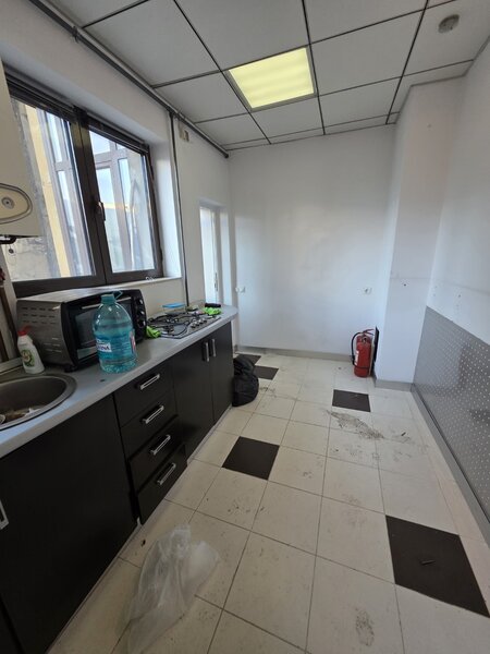 Magheru, 10 minute metrou Piata Romana, in blocul cu cinema Patria,