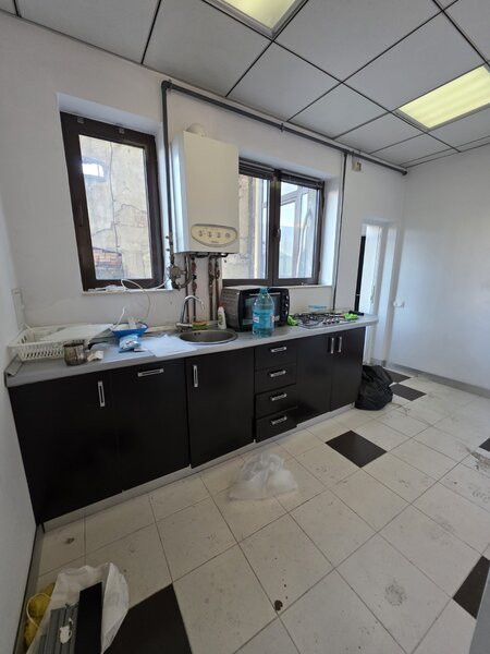 Magheru, 10 minute metrou Piata Romana, in blocul cu cinema Patria,