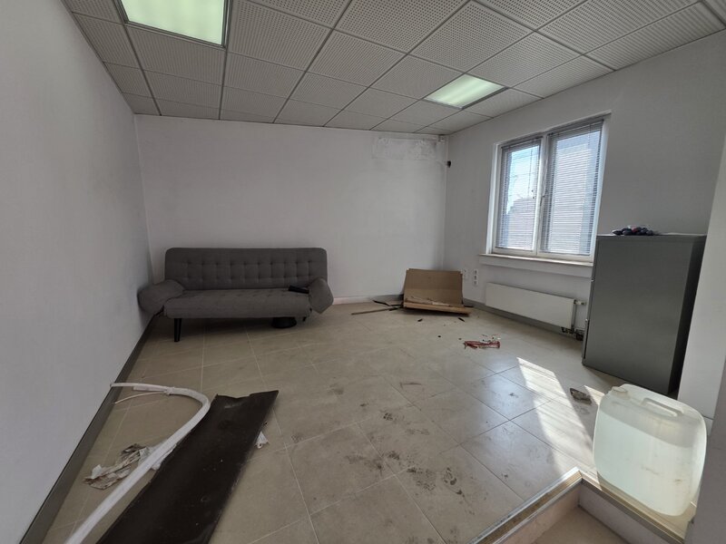 Magheru, 10 minute metrou Piata Romana, in blocul cu cinema Patria,