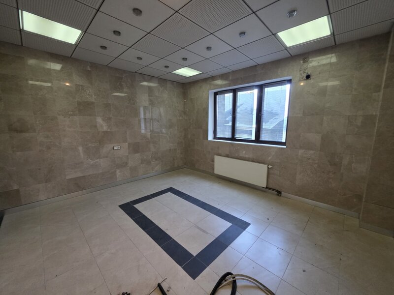 Magheru, 10 minute metrou Piata Romana, in blocul cu cinema Patria,