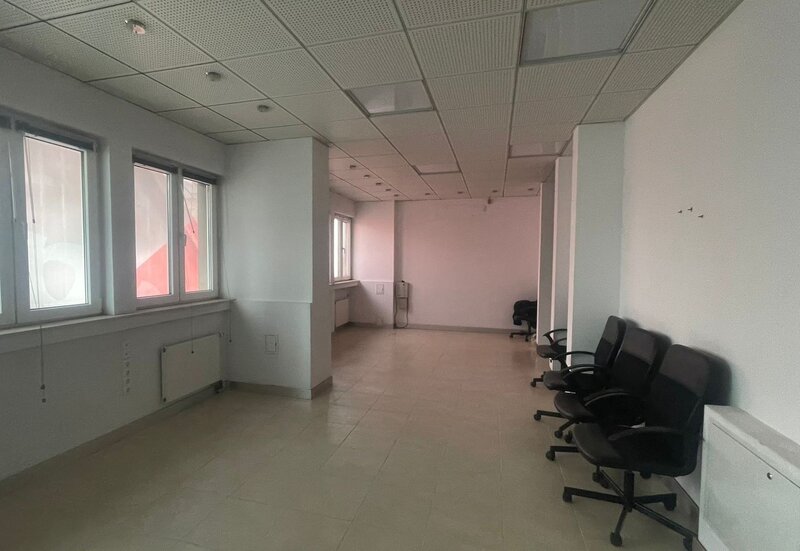 Magheru, 10 minute metrou Piata Romana, in blocul cu cinema Patria,