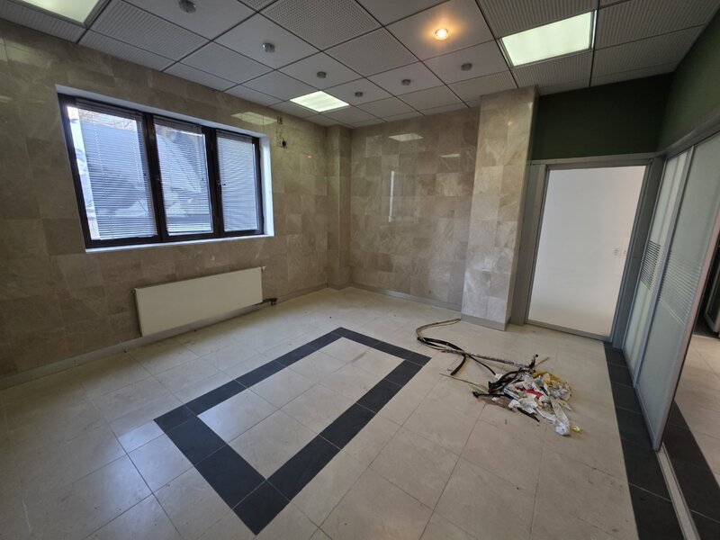 Magheru, 10 minute metrou Piata Romana, in blocul cu cinema Patria,