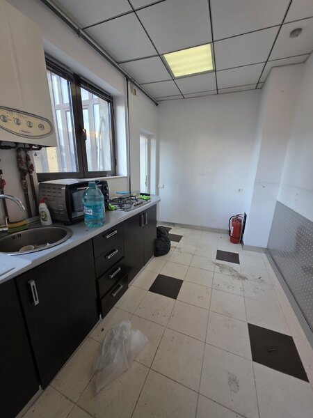 Magheru, 10 minute metrou Piata Romana, in blocul cu cinema Patria,