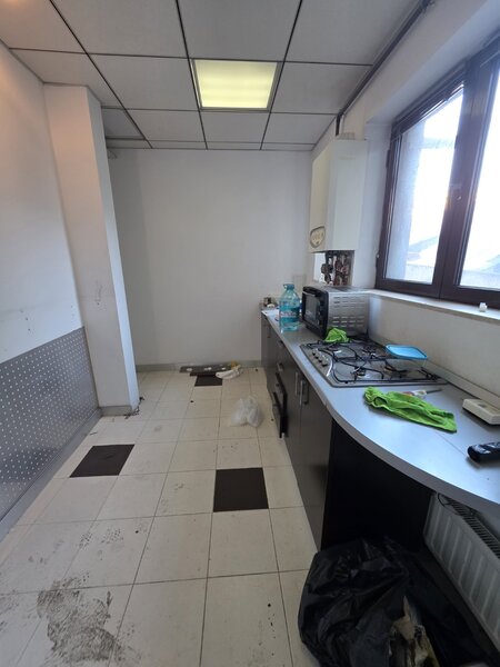 Magheru, 10 minute metrou Piata Romana, in blocul cu cinema Patria,