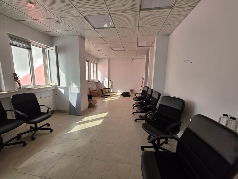 Magheru, 10 minute metrou Piata Romana, in blocul cu cinema Patria,