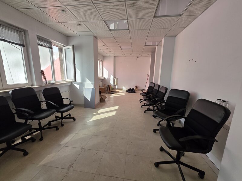 Magheru, 10 minute metrou Piata Romana, in blocul cu cinema Patria,