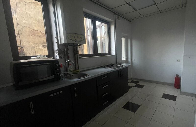 Magheru, 10 minute metrou Piata Romana, in blocul cu cinema Patria,